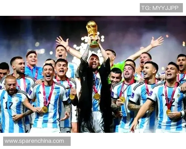 全球足球盛宴盘点：从世界杯到各大联赛的精彩瞬间与发展趋势