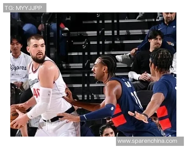 奇才迎战骑士争夺季后赛名额 双方主力出战激烈碰撞引关注